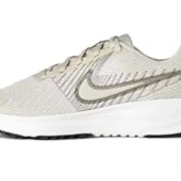 Women's Nike Run Defy running shoes with Nike shirt - Picture 8 of 8